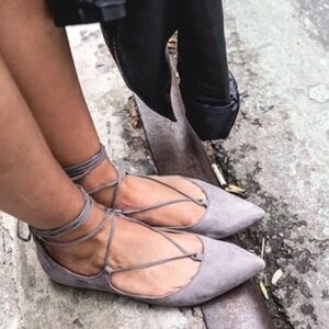 Nine West suede pointed toe flats string tie in Gray. Size 6